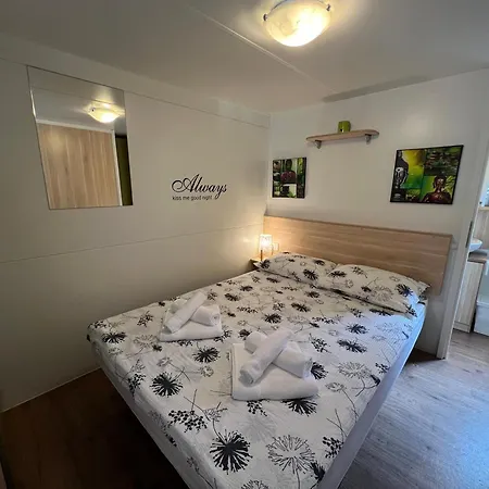 Pine And Lavander Apartman *